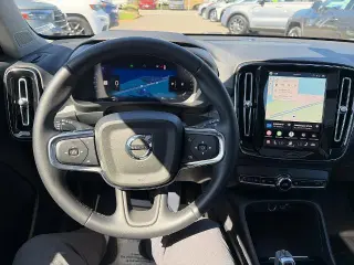 Volvo XC40 2025 AWD B5 Plus Tema Oscuro 4dr SUV