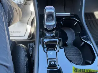 Volvo XC40 2025 AWD B5 Plus Tema Oscuro 4dr SUV