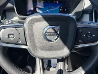Volvo XC40 2025 AWD B5 Plus Tema Oscuro 4dr SUV