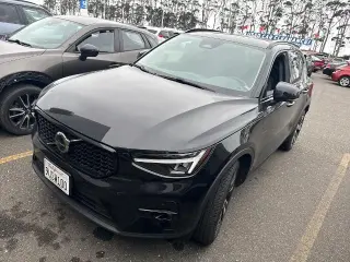 Volvo XC40 2025 AWD B5 Plus Tema Oscuro 4dr SUV