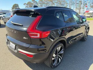 Volvo XC40 2025 AWD B5 Plus Tema Oscuro 4dr SUV