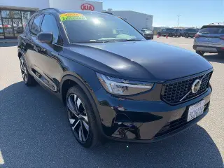 Volvo XC40 2025 AWD B5 Plus Tema Oscuro 4dr SUV