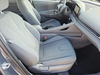 Hyundai Elantra 2024 SEL sedán 4 puertas