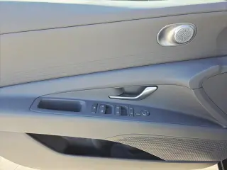 Hyundai Elantra 2024 SEL sedán 4 puertas