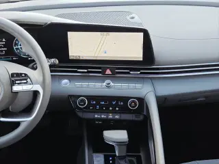 Hyundai Elantra 2024 SEL sedán 4 puertas