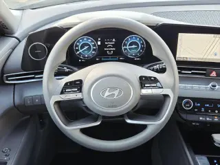 Hyundai Elantra 2024 SEL sedán 4 puertas
