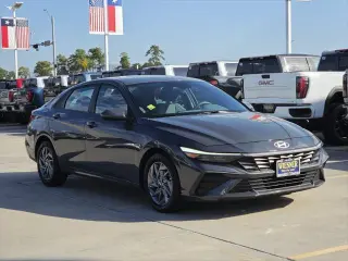 Hyundai Elantra 2024 SEL sedán 4 puertas