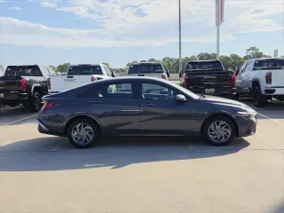 Hyundai Elantra 2024 SEL sedán 4 puertas