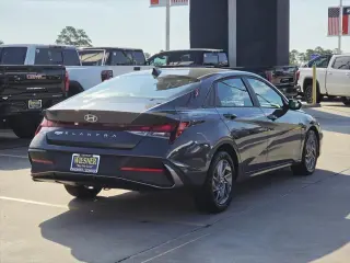 Hyundai Elantra 2024 SEL sedán 4 puertas