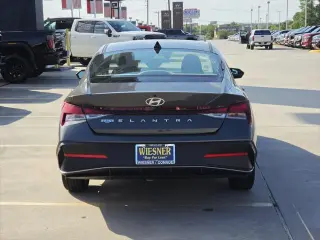Hyundai Elantra 2024 SEL sedán 4 puertas