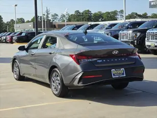 Hyundai Elantra 2024 SEL sedán 4 puertas
