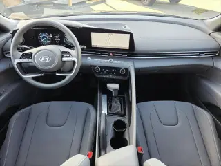Hyundai Elantra 2024 SEL sedán 4 puertas