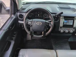 Toyota Tundra 2018 4x2 SR 4 puertas Double Cab Pick-up (4.6L V8)
