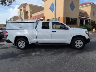 Toyota Tundra 2018 4x2 SR 4 puertas Double Cab Pick-up (4.6L V8)