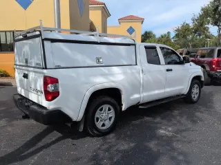 Toyota Tundra 2018 4x2 SR 4 puertas Double Cab Pick-up (4.6L V8)
