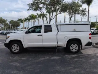 Toyota Tundra 2018 4x2 SR 4 puertas Double Cab Pick-up (4.6L V8)