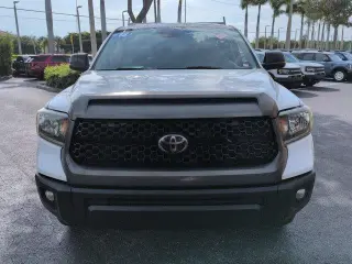 Toyota Tundra 2018 4x2 SR 4 puertas Double Cab Pick-up (4.6L V8)