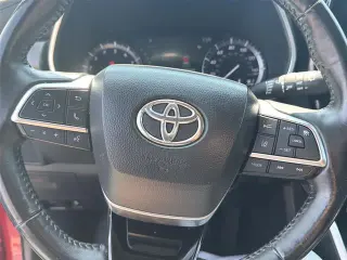 Toyota Highlander 2021 con tracción en las cuatro ruedas XLE de cuatro puertas SUV