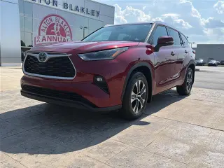 Toyota Highlander 2021 con tracción en las cuatro ruedas XLE de cuatro puertas SUV