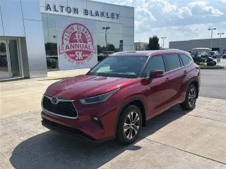 Toyota Highlander 2021 con tracción en las cuatro ruedas XLE de cuatro puertas SUV
