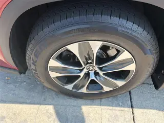Toyota Highlander 2021 con tracción en las cuatro ruedas XLE de cuatro puertas SUV