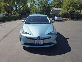 Toyota Prius 2017, dos unidades de 4 tracciones de hatchback