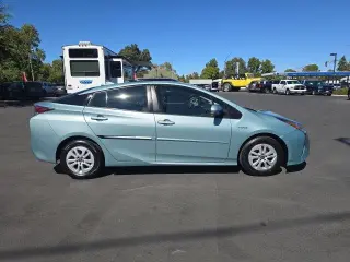 Toyota Prius 2017, dos unidades de 4 tracciones de hatchback