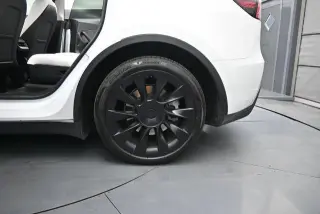 Tesla Model Y 2023 AWD Long Range 4dr Crossover