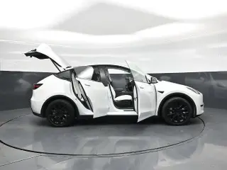 Tesla Model Y 2023 AWD Long Range 4dr Crossover