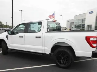 Ford F-150 2021 4x4 XL 4dr SuperCrew con cabina de 5.5 pies de largo