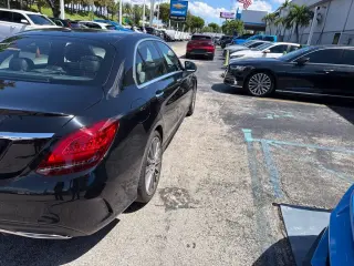 Mercedes-Benz Clase C 2021 C 300 Sedán de 4 puertas