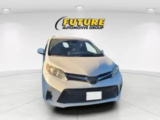 Toyota Sienna 2018 LE 7-Pasajeros Asiento de Acceso Automático 4dr Mini-Van