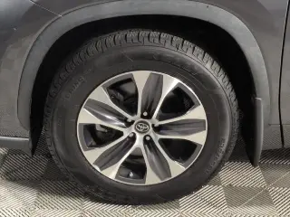 Toyota Highlander 2022 AWD XLE 4dr SUV