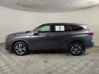 Toyota Highlander 2022 AWD XLE 4dr SUV