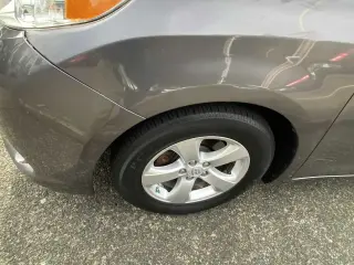 Toyota Sienna 2014 LE 7-Pasajeros Asiento de Acceso Automático 4dr Mini-Van