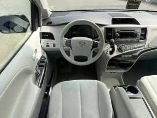 Toyota Sienna 2014 LE 7-Pasajeros Asiento de Acceso Automático 4dr Mini-Van