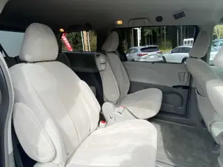 Toyota Sienna 2014 LE 7-Pasajeros Asiento de Acceso Automático 4dr Mini-Van