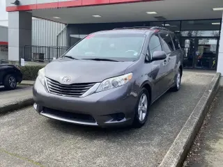 Toyota Sienna 2014 LE 7-Pasajeros Asiento de Acceso Automático 4dr Mini-Van