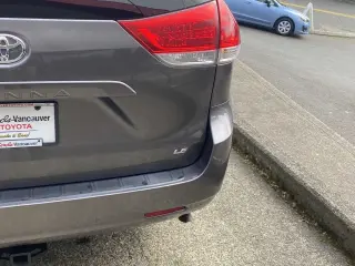 Toyota Sienna 2014 LE 7-Pasajeros Asiento de Acceso Automático 4dr Mini-Van