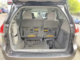 Toyota Sienna 2014 LE 7-Pasajeros Asiento de Acceso Automático 4dr Mini-Van