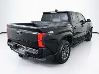 Toyota Tacoma 2024 4x4 SR5 4dr Double Cab 5.0 ft SB