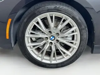 BMW 3 Series 2024 330i Sedán 4 puertas