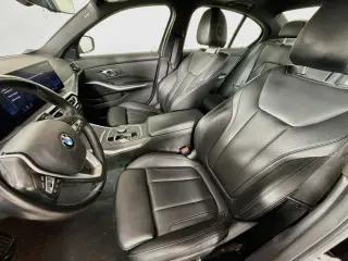 BMW 3 Series 2024 330i Sedán 4 puertas