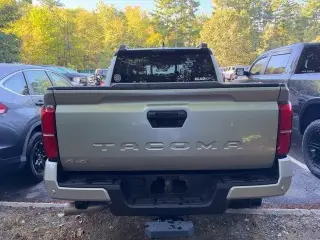 Toyota Tacoma 2024 4x4 SR5 4dr Double Cab 6.1 ft LB