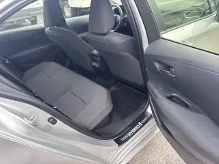 Toyota Corolla Híbrido 2025 SE 4dr Sedán
