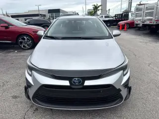 Toyota Corolla Híbrido 2025 SE 4dr Sedán