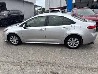Toyota Corolla Híbrido 2025 SE 4dr Sedán