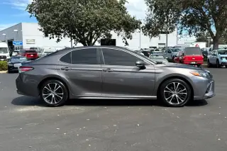 Toyota Camry 2020 SE 4dr Sedán