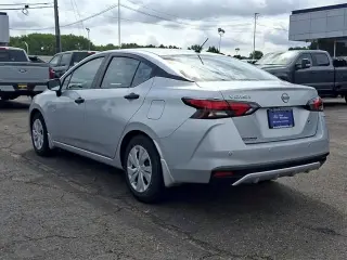 Nissan Versa 2023 S 4 puertas Sedán CVT