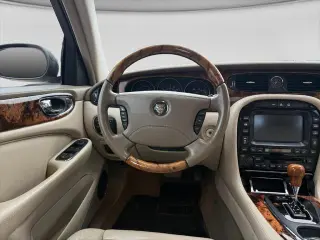 Jaguar XJ-Series 2004 XJ8 4dr Sedan